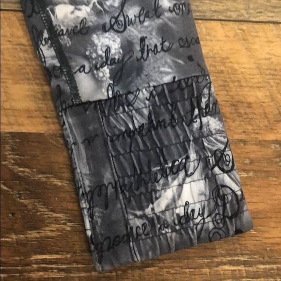 Lululemon jacket 2 (1325) - Picture 3 of 8